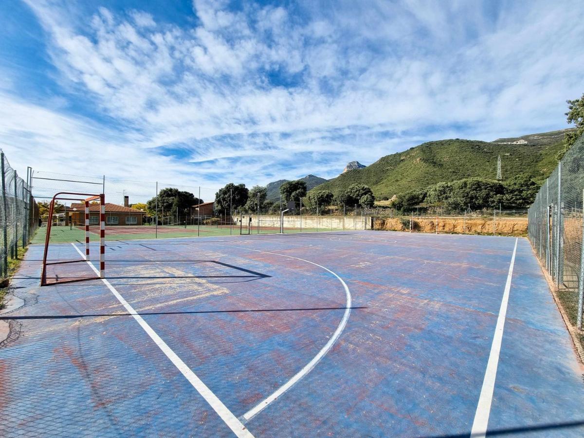 Villa Guara Golf Y Pool Comotucasa Nueno Luaran gambar